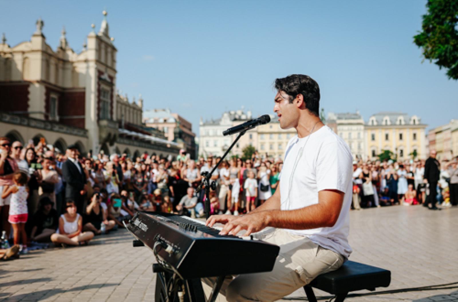 Zjawiskowy Matteo Bocelli Na Krakowskim Rynku Prestige Mjm